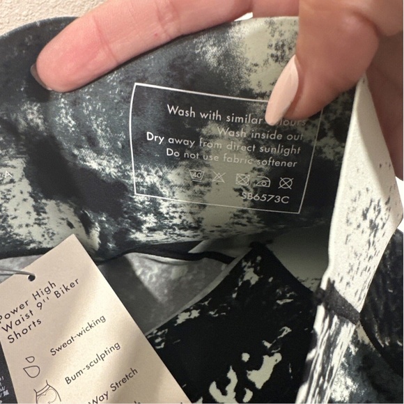 NWT $78 Sweaty Betty [ Small 6 ] Power High Waist‎ Pocket Bike Shorts Green - Picture 8 of 12